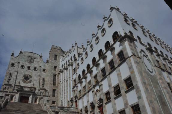O pomposo prédio da Universidade de Guanajuato, no México